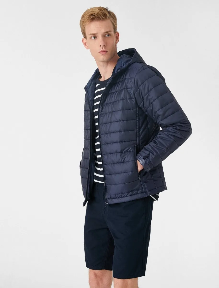 Puffer Jacket with Hood in Navy