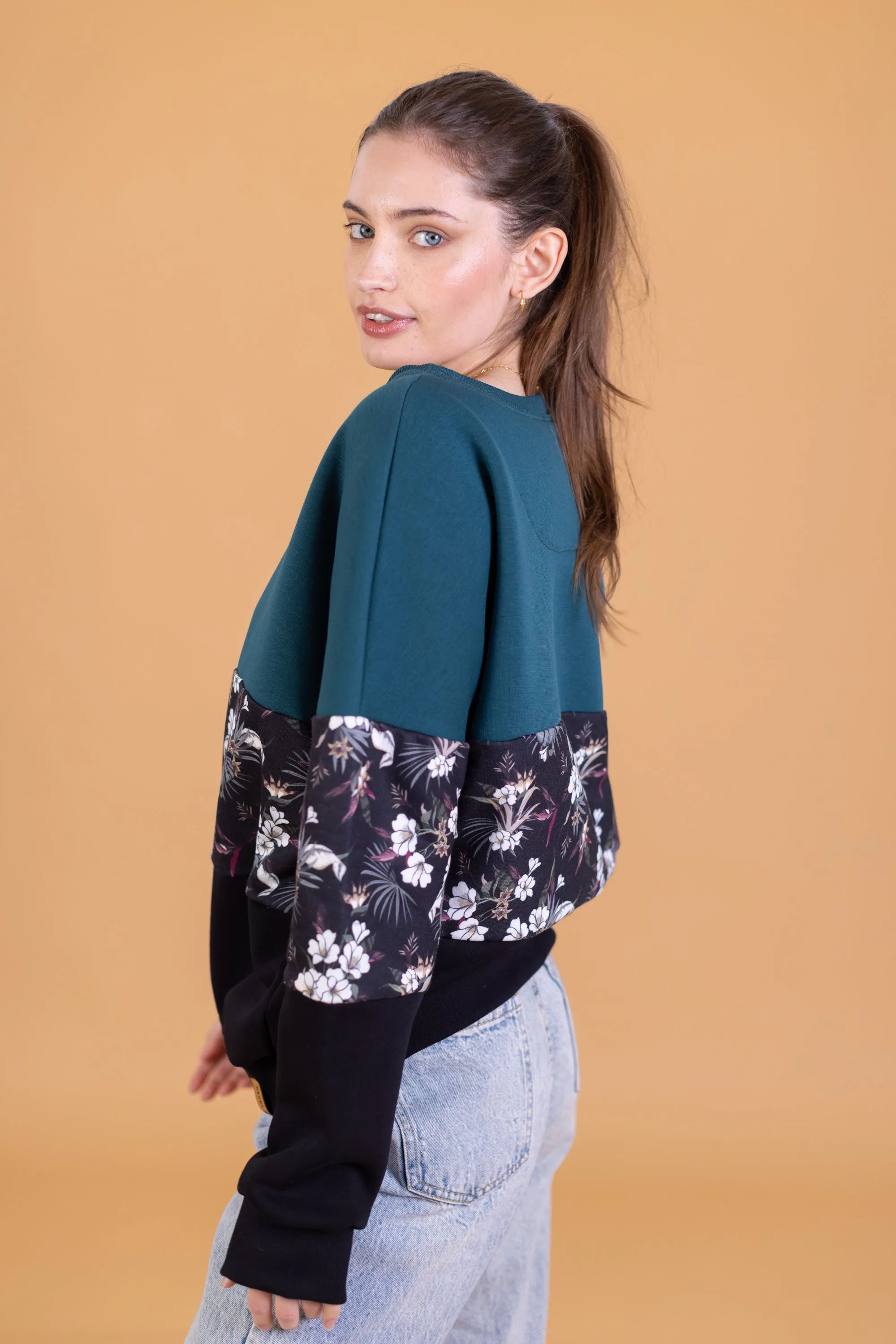 Sweater Mia Dark Teal Flowers